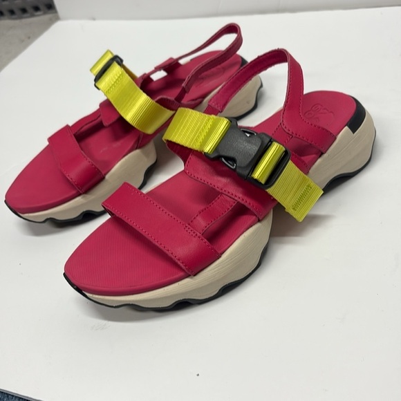Sorel Kinetic Impact Sling Sport Sandals in size 7 pink yellow - Picture 2 of 6